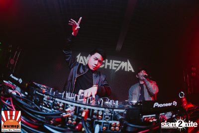 Maurice West ที่ Warmup Cafe Chiangmai — photo 50