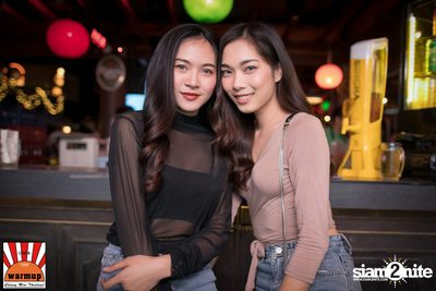 Wanyai x Monik ที่ วอร์ม อัพ คาเฟ่ เชียงใหม่ — photo 1
