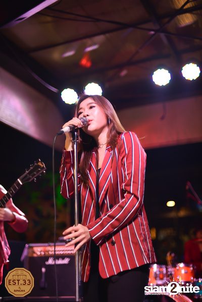 ALIZ x Bowky Lion ที่ EST.33 | สาขา Crystal Design Center — photo 113