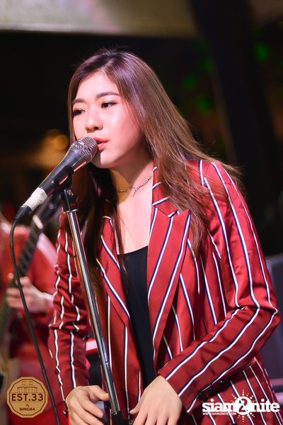 ALIZ x Bowky Lion ที่ EST.33 | สาขา Crystal Design Center — photo 117