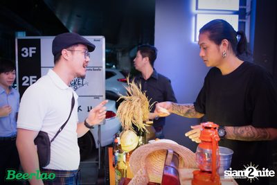 Friday ที่ บ็อทเทิลร็อคเก็ต คราฟท์เบียร์บาร์ — photo 7