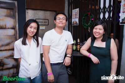 Friday ที่ บ็อทเทิลร็อคเก็ต คราฟท์เบียร์บาร์ — photo 14