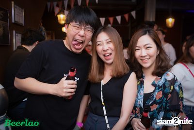 Friday ที่ บ็อทเทิลร็อคเก็ต คราฟท์เบียร์บาร์ — photo 22