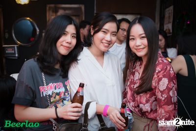 Friday ที่ บ็อทเทิลร็อคเก็ต คราฟท์เบียร์บาร์ — photo 24
