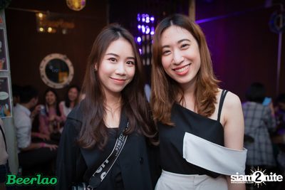 Friday ที่ บ็อทเทิลร็อคเก็ต คราฟท์เบียร์บาร์ — photo 27
