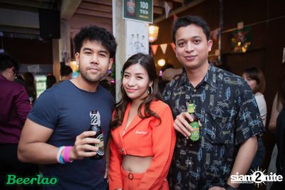 Friday ที่ บ็อทเทิลร็อคเก็ต คราฟท์เบียร์บาร์ — photo 28