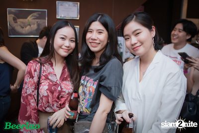 Friday ที่ บ็อทเทิลร็อคเก็ต คราฟท์เบียร์บาร์ — photo 30