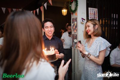 Friday ที่ บ็อทเทิลร็อคเก็ต คราฟท์เบียร์บาร์ — photo 35