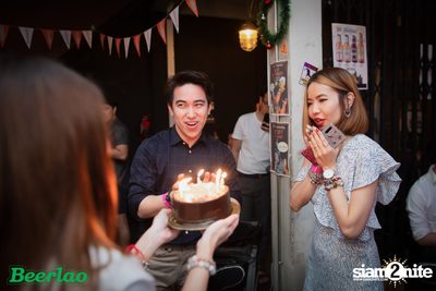 Friday ที่ บ็อทเทิลร็อคเก็ต คราฟท์เบียร์บาร์ — photo 36