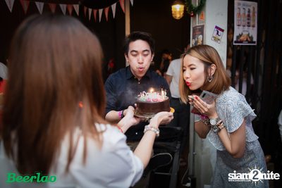 Friday ที่ บ็อทเทิลร็อคเก็ต คราฟท์เบียร์บาร์ — photo 37
