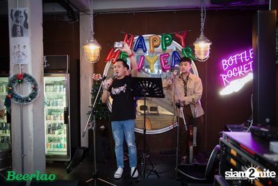 Friday ที่ บ็อทเทิลร็อคเก็ต คราฟท์เบียร์บาร์ — photo 38