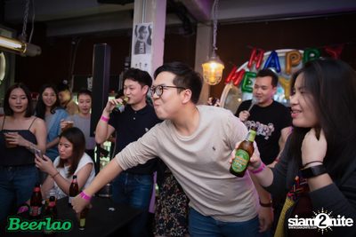 Friday ที่ บ็อทเทิลร็อคเก็ต คราฟท์เบียร์บาร์ — photo 39