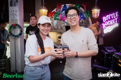 Friday ที่ บ็อทเทิลร็อคเก็ต คราฟท์เบียร์บาร์ — photo 40
