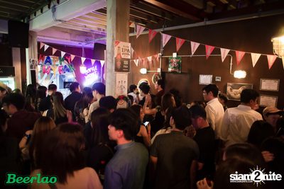 Friday ที่ บ็อทเทิลร็อคเก็ต คราฟท์เบียร์บาร์ — photo 41