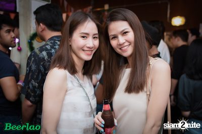 Friday ที่ บ็อทเทิลร็อคเก็ต คราฟท์เบียร์บาร์ — photo 42