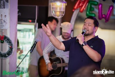 Friday ที่ บ็อทเทิลร็อคเก็ต คราฟท์เบียร์บาร์ — photo 57