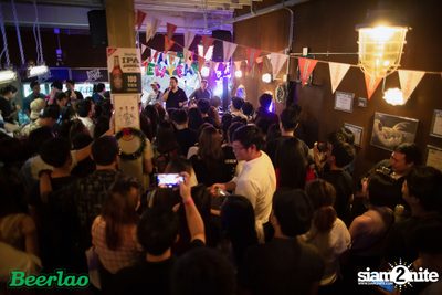 Friday ที่ บ็อทเทิลร็อคเก็ต คราฟท์เบียร์บาร์ — photo 67