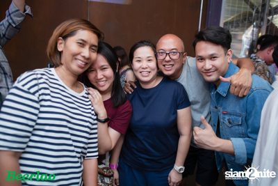 Friday ที่ บ็อทเทิลร็อคเก็ต คราฟท์เบียร์บาร์ — photo 68