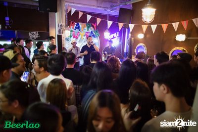 Friday ที่ บ็อทเทิลร็อคเก็ต คราฟท์เบียร์บาร์ — photo 69