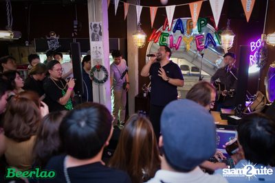 Friday ที่ บ็อทเทิลร็อคเก็ต คราฟท์เบียร์บาร์ — photo 71