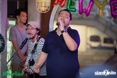 Friday ที่ บ็อทเทิลร็อคเก็ต คราฟท์เบียร์บาร์ — photo 72