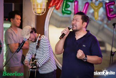 Friday ที่ บ็อทเทิลร็อคเก็ต คราฟท์เบียร์บาร์ — photo 74