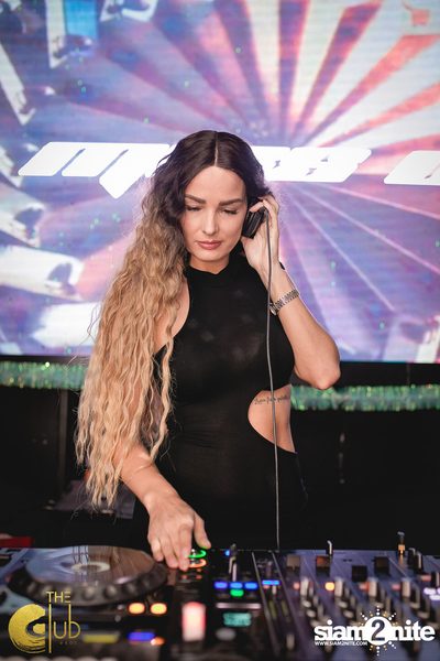 Fridays ft. DJ E-man (USA) | เดอะคลับ แอท คอย — photo 16