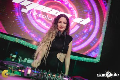 Fridays ft. DJ E-man (USA) | เดอะคลับ แอท คอย — photo 27