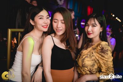 Fridays ft. DJ E-man (USA) | เดอะคลับ แอท คอย — photo 30