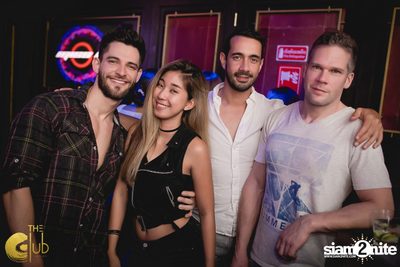 Fridays ft. DJ E-man (USA) | เดอะคลับ แอท คอย — photo 32