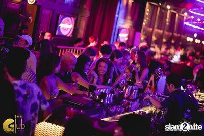 Fridays ft. DJ E-man (USA) | เดอะคลับ แอท คอย — photo 35