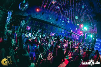 Fridays ft. DJ E-man (USA) | เดอะคลับ แอท คอย — photo 41