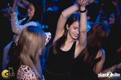 Fridays ft. DJ E-man (USA) | เดอะคลับ แอท คอย — photo 49