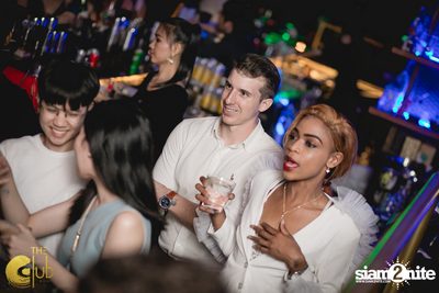 Fridays ft. DJ E-man (USA) | เดอะคลับ แอท คอย — photo 51