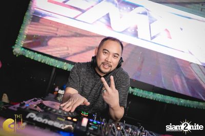 Fridays ft. DJ E-man (USA) | เดอะคลับ แอท คอย — photo 57