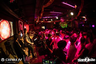 Countdown 2020 with Atom Chanakan & Chivas XV at Wine Bridge — photo 81