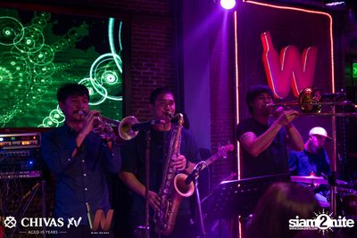 Countdown 2020 with Atom Chanakan & Chivas XV at Wine Bridge — photo 107