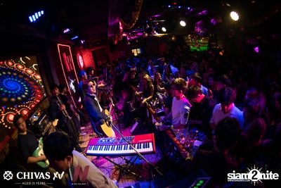 Countdown 2020 with Atom Chanakan & Chivas XV at Wine Bridge — photo 119