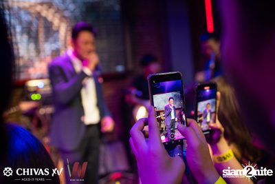 Countdown 2020 with Atom Chanakan & Chivas XV at Wine Bridge — photo 132