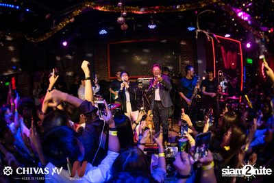 Countdown 2020 with Atom Chanakan & Chivas XV at Wine Bridge — photo 152