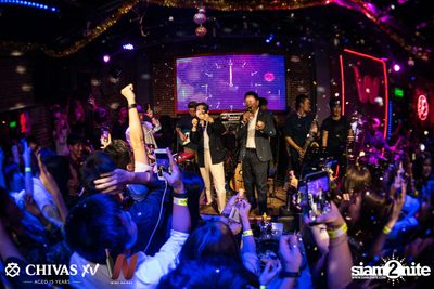 Countdown 2020 with Atom Chanakan & Chivas XV at Wine Bridge — photo 154