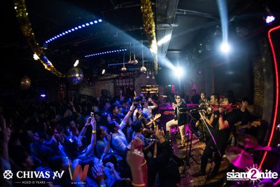 Countdown 2020 with Atom Chanakan & Chivas XV at Wine Bridge — photo 171