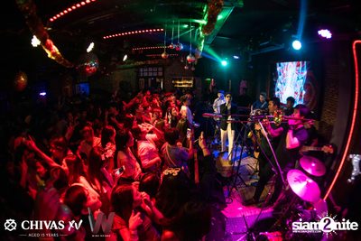 Countdown 2020 with Atom Chanakan & Chivas XV at Wine Bridge — photo 173