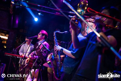 Countdown 2020 with Atom Chanakan & Chivas XV at Wine Bridge — photo 183