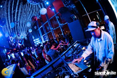 White New Year's Eve 2020 w/ DJ Ono ที่ The Club at Koi — photo 19