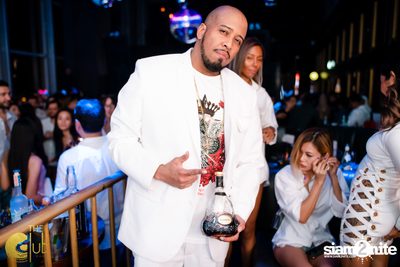 White New Year's Eve 2020 w/ DJ Ono ที่ The Club at Koi — photo 97