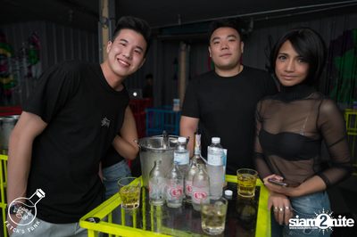 RAVE & GLOW x Mr.Bang Presents YOUNG DEK PARTY ที่ เฟตช์แทงค์ บายด็อกเตอร์เฟตช์ — photo 43