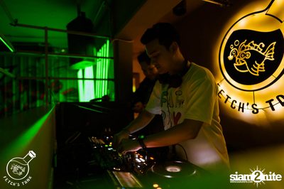 RAVE & GLOW x Mr.Bang Presents YOUNG DEK PARTY ที่ เฟตช์แทงค์ บายด็อกเตอร์เฟตช์ — photo 44