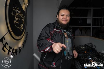 RAVE & GLOW x Mr.Bang Presents YOUNG DEK PARTY ที่ เฟตช์แทงค์ บายด็อกเตอร์เฟตช์ — photo 54