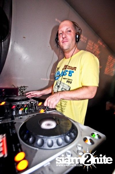 SUK 11 CLUB CRAWL — photo 6